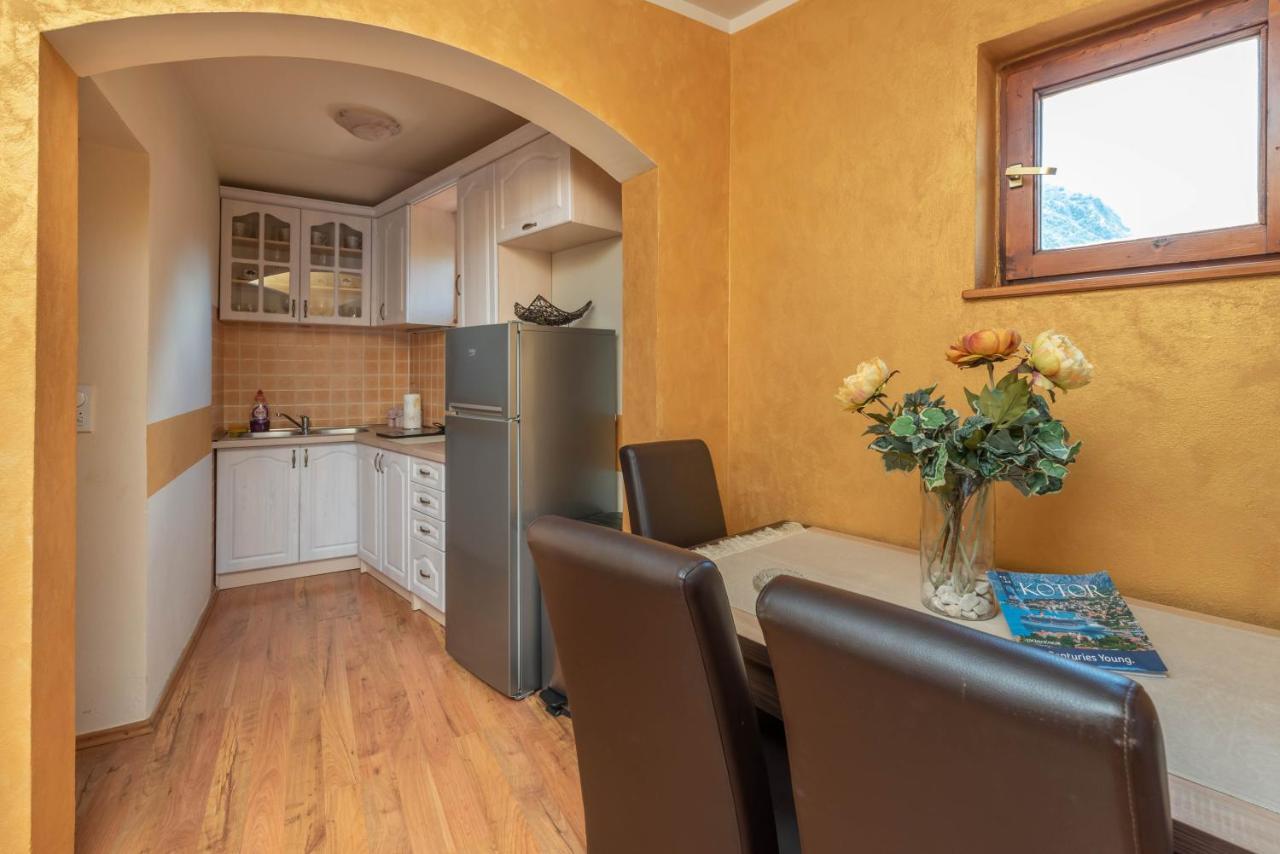 Apartments Nikcevic Kotor Bagian luar foto