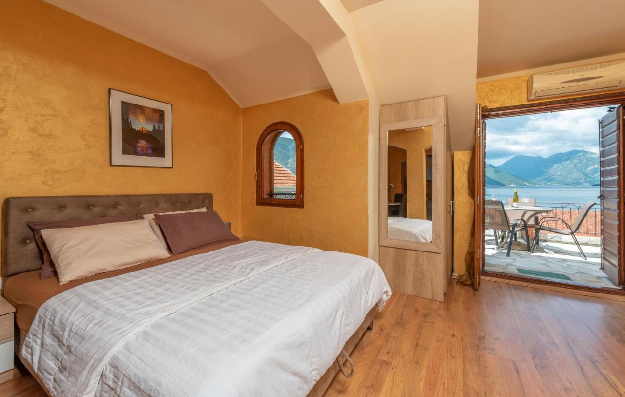 Apartments Nikcevic Kotor Bagian luar foto