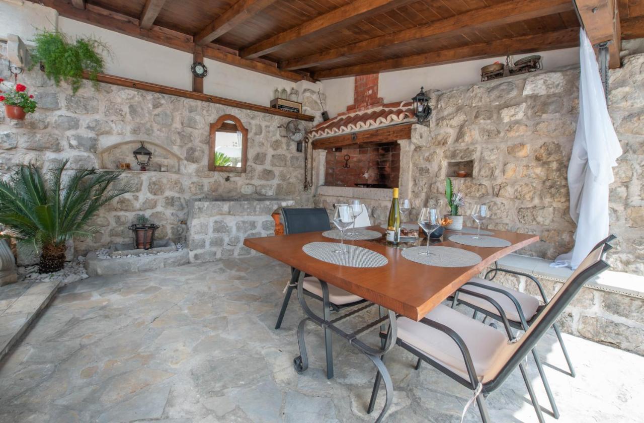 Apartments Nikcevic Kotor Bagian luar foto