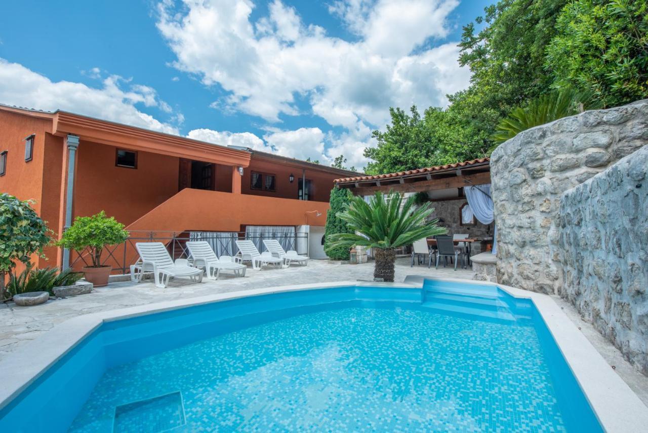 Apartments Nikcevic Kotor Bagian luar foto