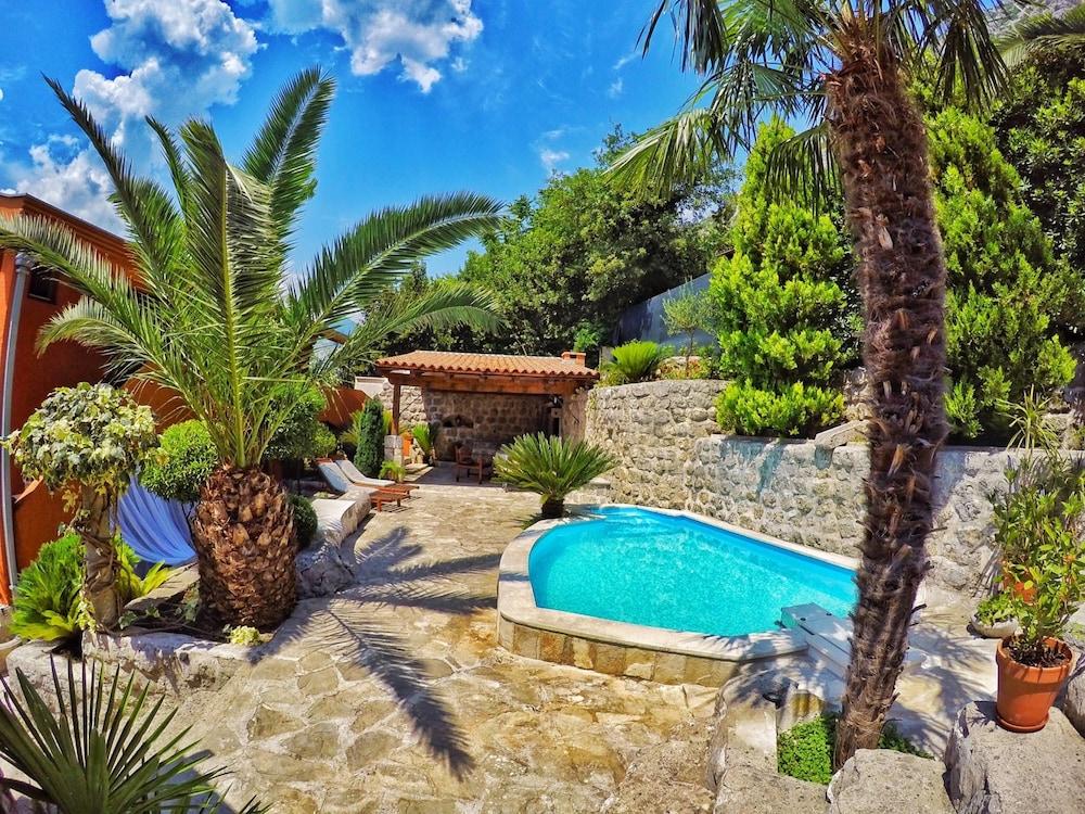 Apartments Nikcevic Kotor Bagian luar foto
